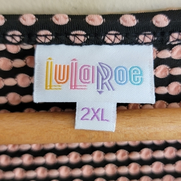 NWT LuLaRoe | Gigi Black & Light Pink Raised Dot Short Sleeve Tee - Picture 2 of 5